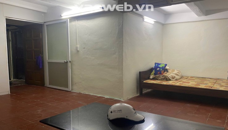 Cho thuê căn hộ Tập thể ngõ ô tô Phố Cát Linh, DTSD 75m2, 3 ngủ, 7 triệu ở hộ gia đình